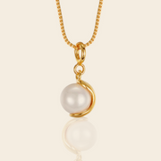 Avelis Pearl Necklace